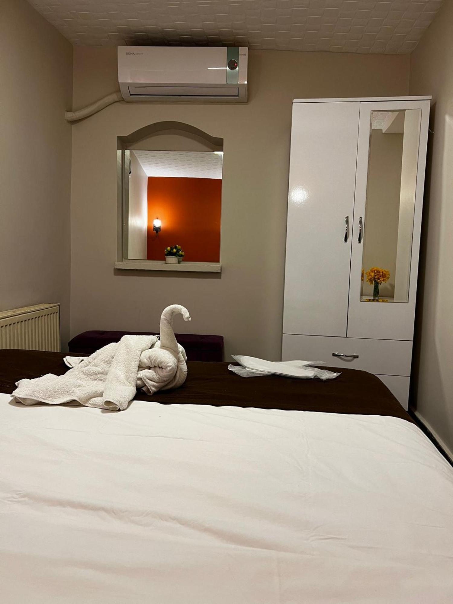 Taksim Bricktown Suite Истанбул Екстериор снимка